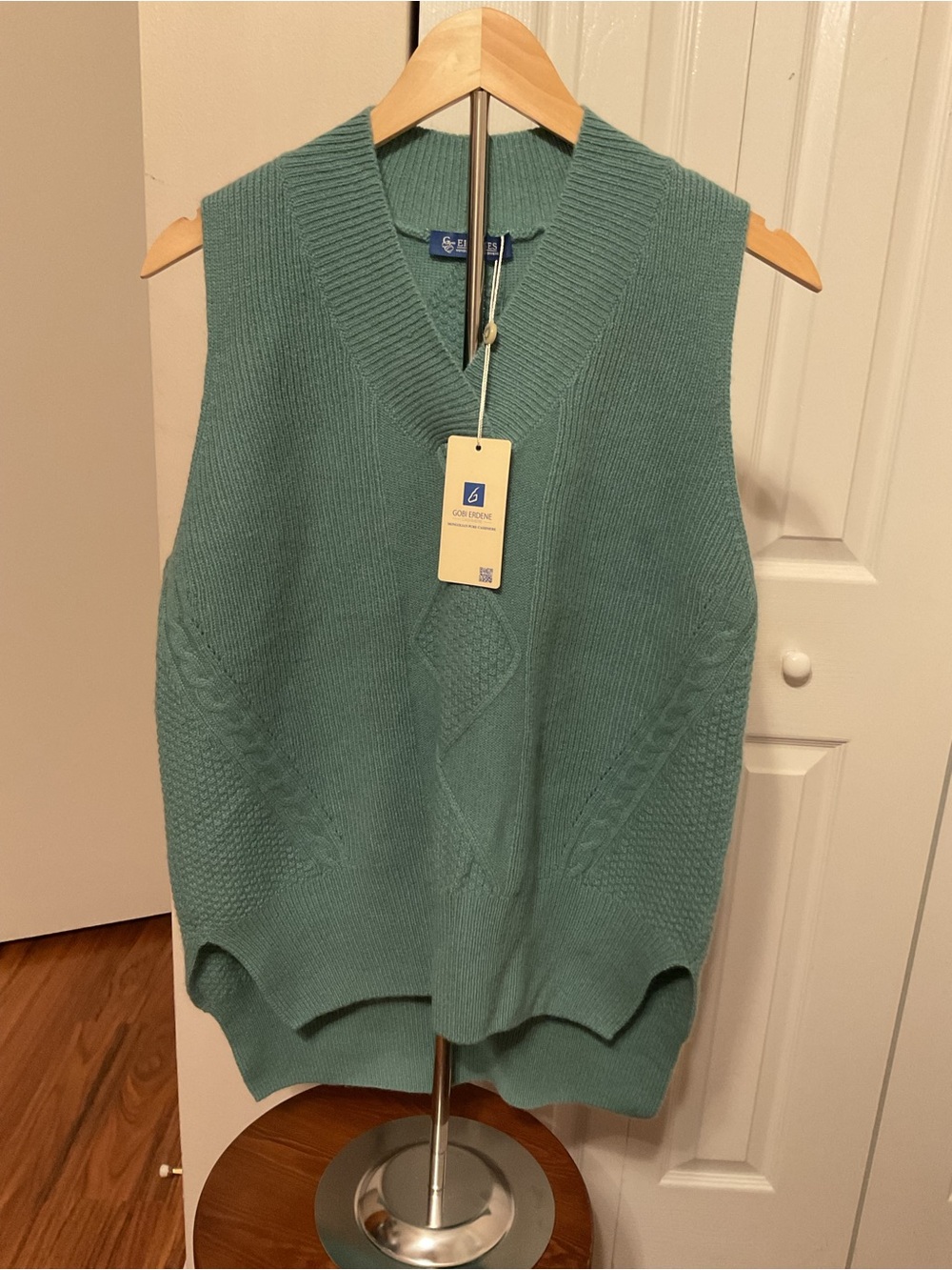 Women's 100% cashmere Teal Cable-Knit V-Neck Sweater Vest